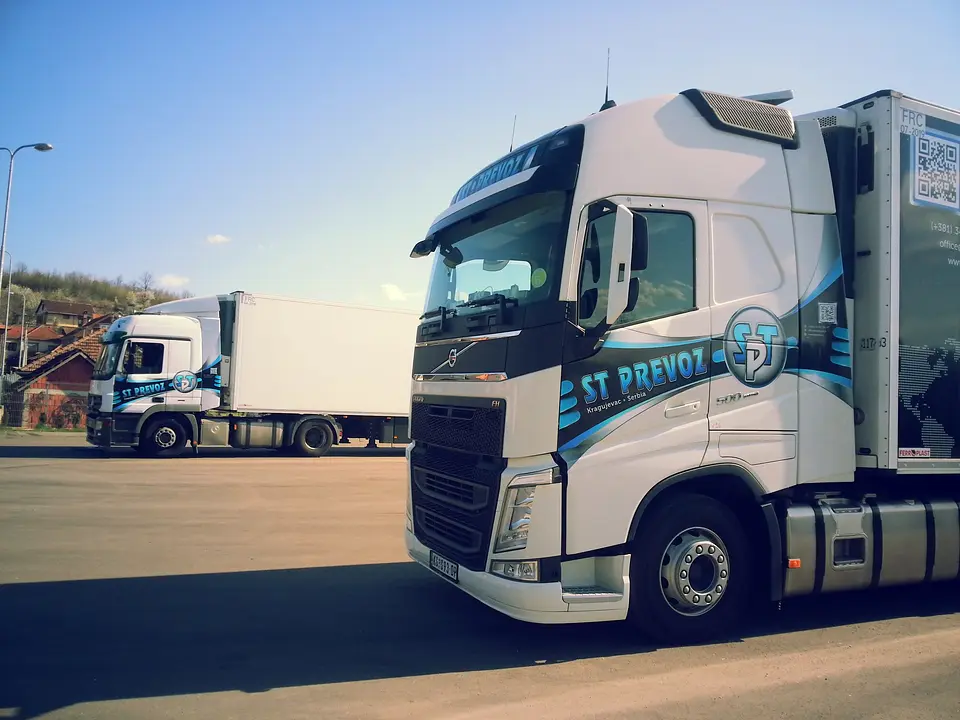 Tegljač Volvo FH ST PREVOZ sa hladnjačom, spreda